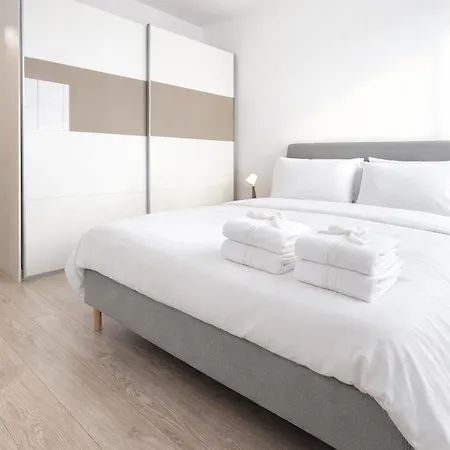 Simcity 11 L Vogue W Private Parking, Balcony, 24 7 Self Check In Just A Quick Walk From Square Апартаменти Банська Бистриця
