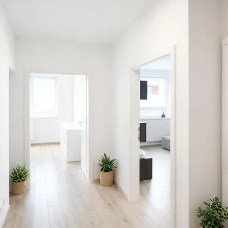 Simcity 11 L Vogue W Private Parking, Balcony, 24 7 Self Check In Just A Quick Walk From Square Apartmán Banská Bystrica