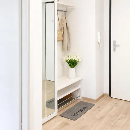 Apartmán Simcity 11 L Vogue W Private Parking, Balcony, 24 7 Self Check In Just A Quick Walk From Square Banská Bystrica